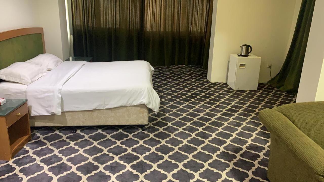 Al Aziziyah Hotel And Suites Chamis Muschait Exterior foto